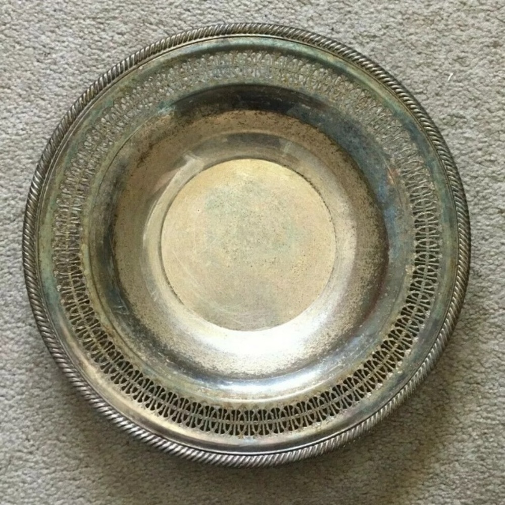 Vintage WMRogers Silverplate Round Serving Bowl Dish.